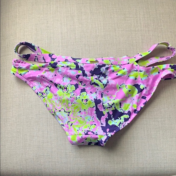 Bathing suit - Picture 2 of 3